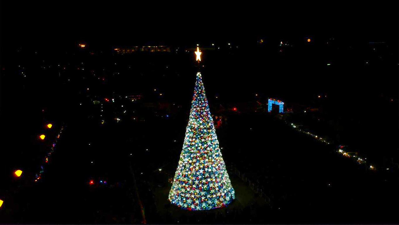 Puerto Princesa lights up 100-foot Christmas tree