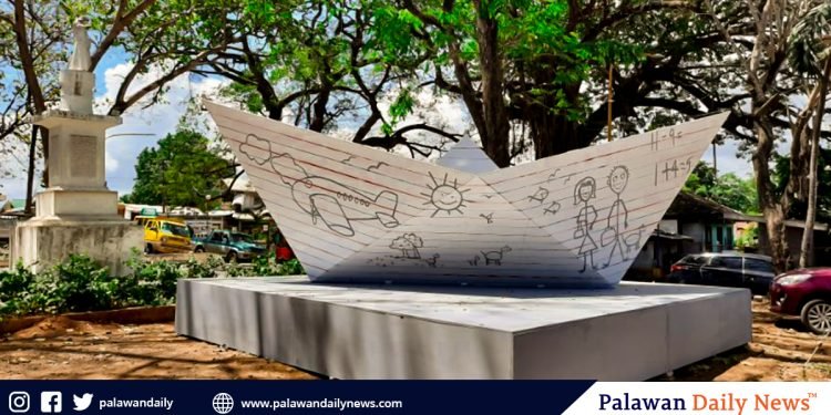 Dambuhalang bangkang papel, tampok sa isang art installation sa Puerto Princesa