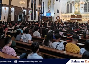 Catholic Church to temporarily practice ‘communion in the hand,’ no holding hands during ‘Our Father’