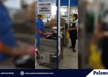 SM Supermarket designates express lane for medical frontliners.