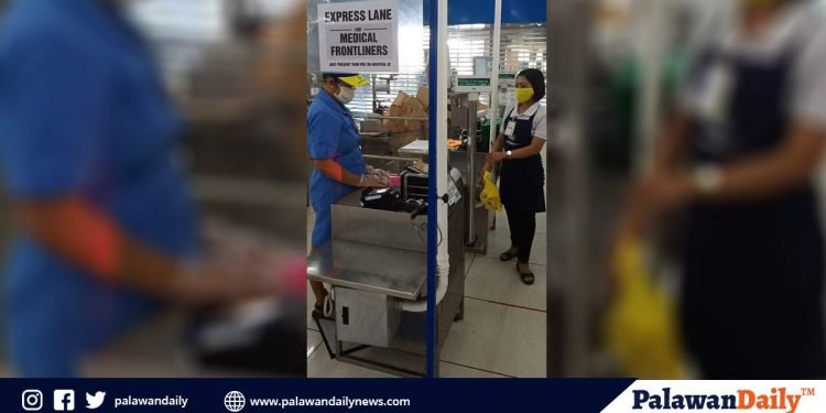 SM Supermarket designates express lane for medical frontliners.