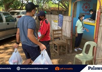 Private orgs distribute food packs on Easter Sunday to indigent senior citizens of Bgry. Matahimik