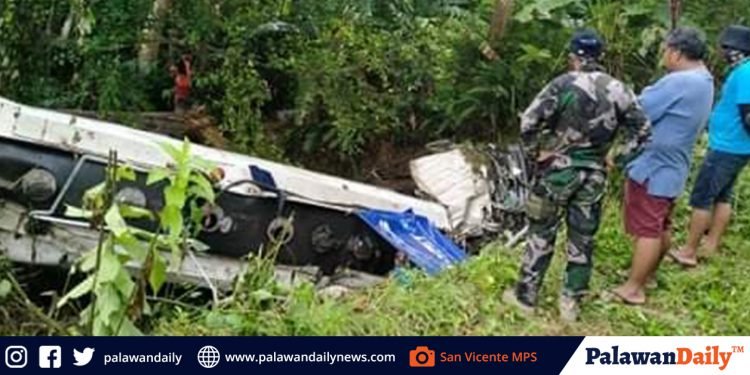 Oil tanker ng Petron, tumaob sa San Vicente
