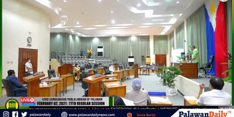 Pinagpapaliwanag ni First District Board Member Angela Sabando ang Department of Agriculture at Department of Health hinggil sa mga proyektong nahinto ang konstruksyon sa bayan ng Roxas.