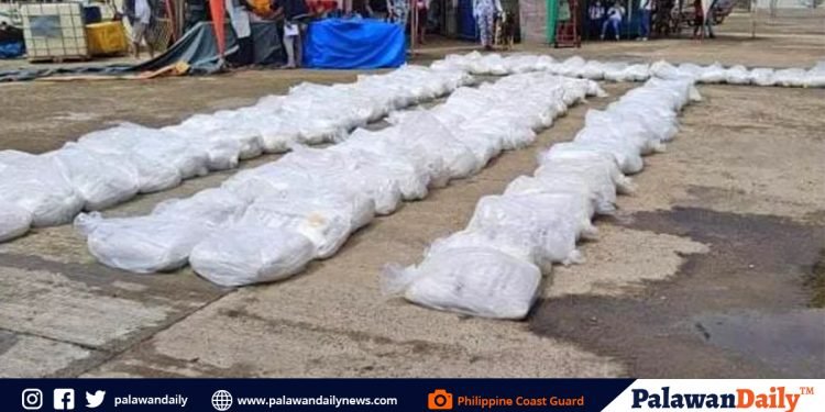 Bangka na may kargang ammonium nitrate at smuggled cigarettes, naharang sa El Nido