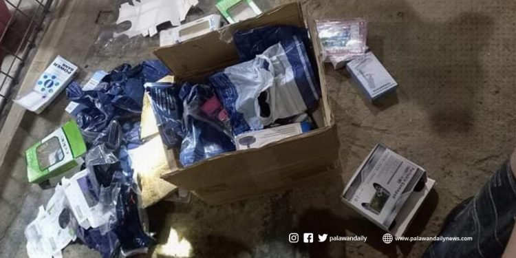 Isang karton ng parcel na naglalaman ng order online, kinawat