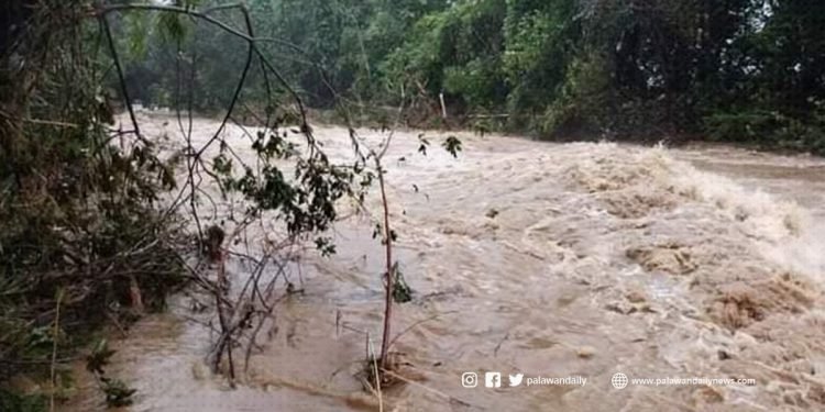 Pamilyang inanod ng baha, nire-rescue sa Narra