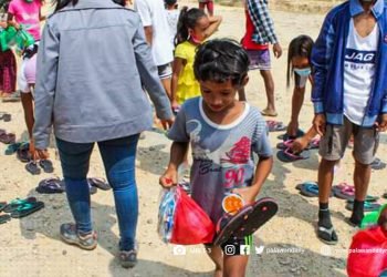 Gift-giving at relief operations, isinagawa sa Barangay Tinitian, Roxas, Palawan