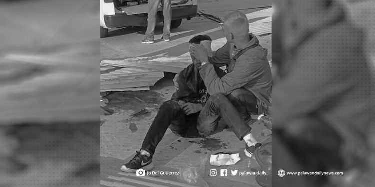 Magtiyo, nahulog sa truck;  isa, binawian na ng buhay