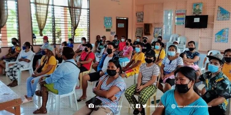 40 mangingisda sa Roxas, nakatanggap ng bangka mula Odette Palawan for Relief at Bangkabahayan Project