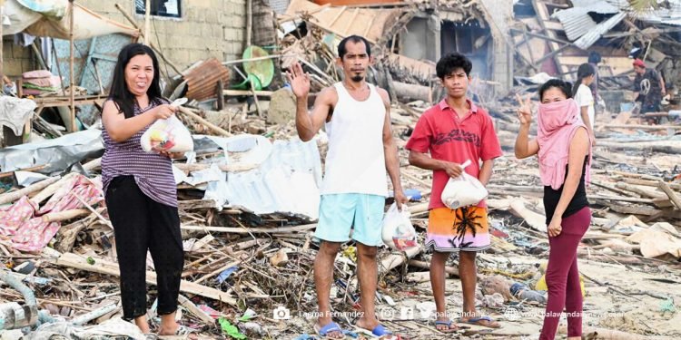 Volleyball players set and spike volunteerism drive for Roxas folks