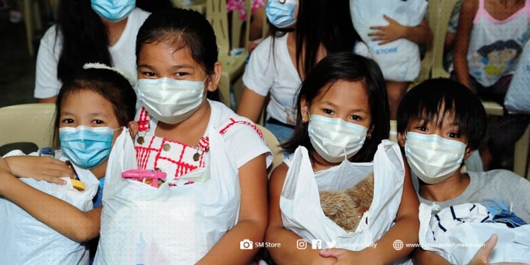 SHARE YOUR EXTRAS AT THE SM STORE