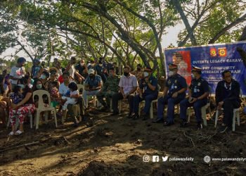 Gift-giving at feeding program, isinagawa sa Brgy. Tagburos