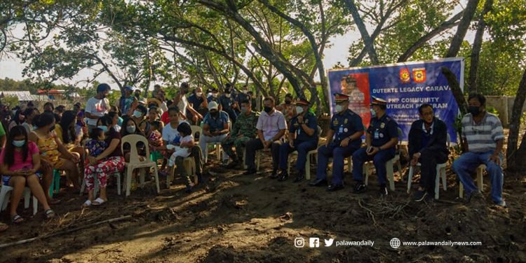 Gift-giving at feeding program, isinagawa sa Brgy. Tagburos