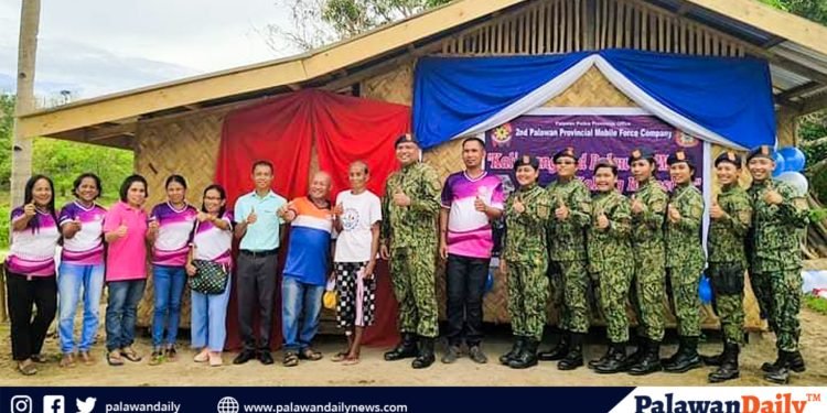 2nd Palawan PMFC, naghandog ng libreng pabahay sa isang lola sa bayan ng Roxas