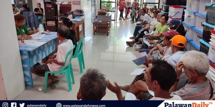 Over 140 Indigent Seniors, PWDs in Busuanga receive social pension