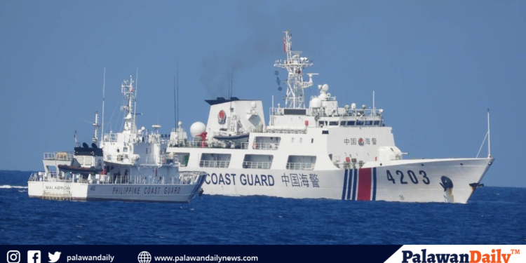 A close encounter between the Philippine Coast Guard (PCG) and the Chinese Coast Guard (CCG) near the Ayungin Shoal // PCG