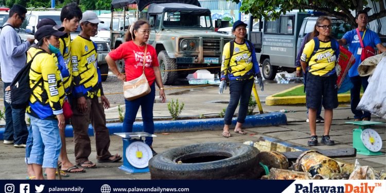 Scoop Basura recover rubber tires, and other debris from Puerto Princesa Bay