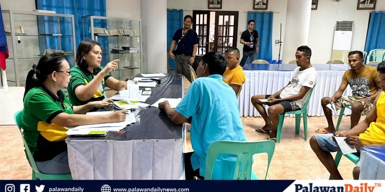 Pamamahagi ng cash card para sa mga mahihirap sa buong MIMAROPA, nagpapatuloy