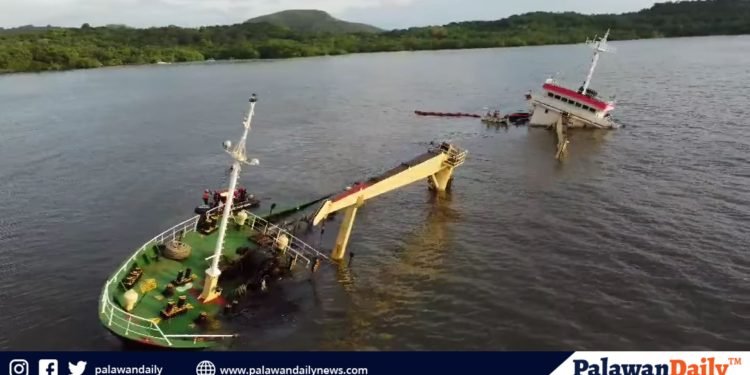 Oil spill boom, inilatag sa paligid ng barkong nabahura sa Balabac, Palawan