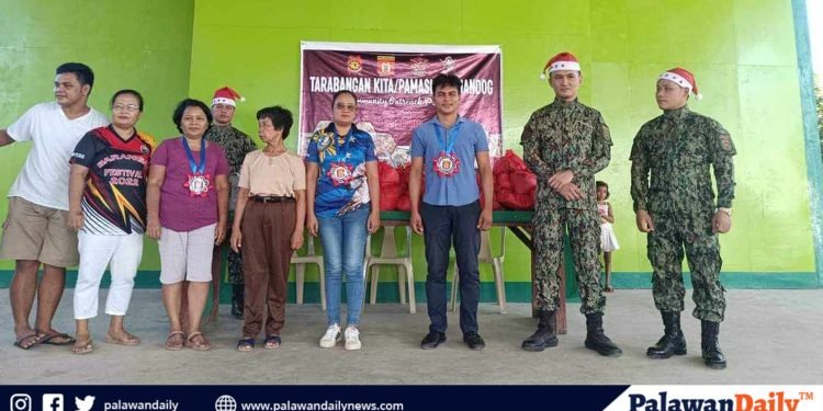 150 katutubong Tagbanua, nabiyayaan ng pamaskong handog  ng 4th Platoon