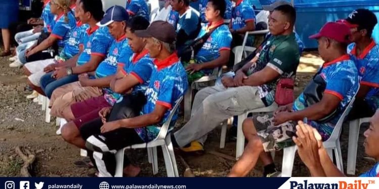 Rizal town’s fisherfolk receive support with boat donations