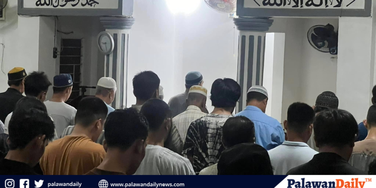 Muslims in palawan observe ramadan