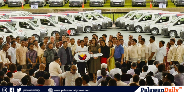 Mga Munisipyo sa Palawan, nakatanggap ng tig-iisang bagong Patient Transport Vehicle Unit mula sa PCSO