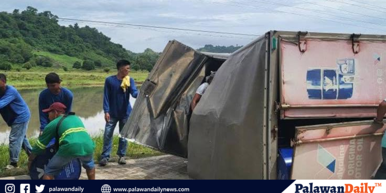 Oil delivery trucks overturns in Abo-abo