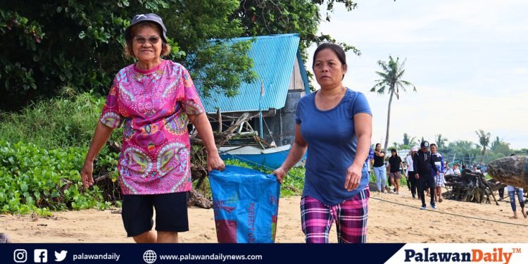Roxas folks clean coastline on National Heroes Day