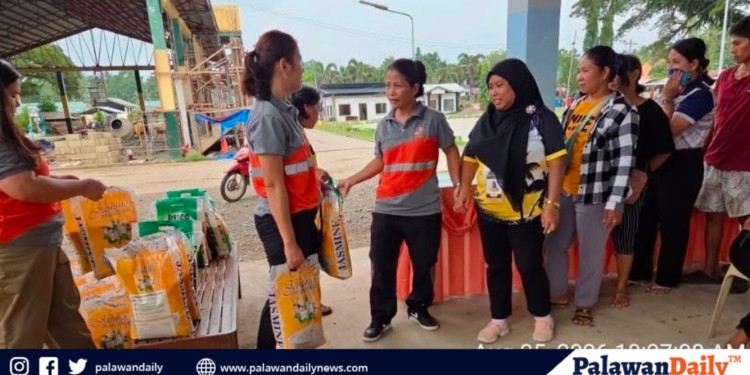 Calmia Nickel, namahagi ng 100 sako ng bigas sa PWDs sa Brooke’s Point